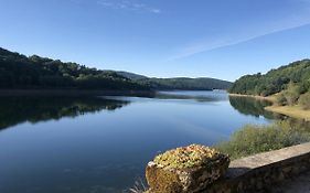 F2 meublé au bord du lac du LAOUZAS